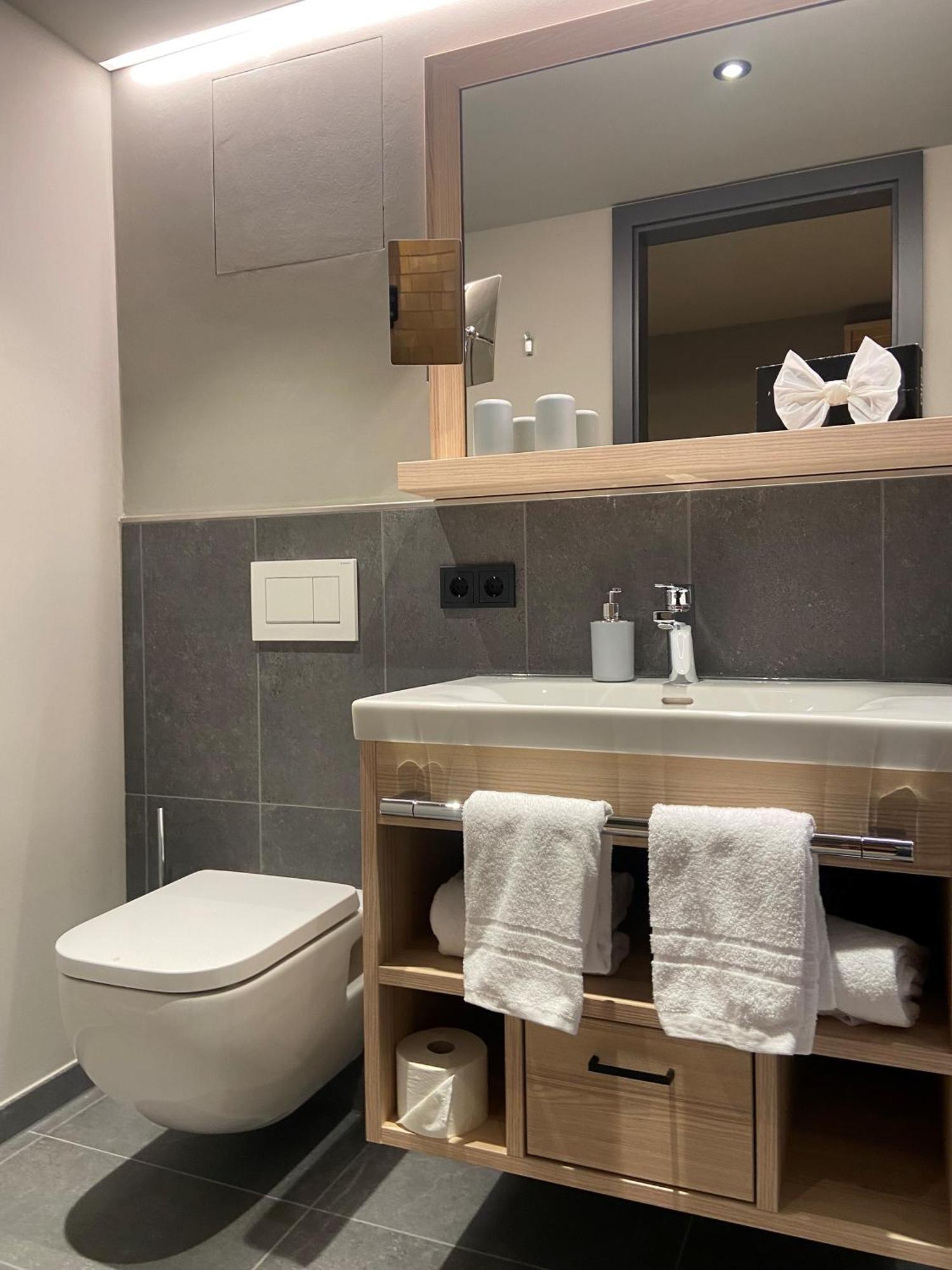 Hotel Zum Goldenen Hirsch 손토펜 외부 사진