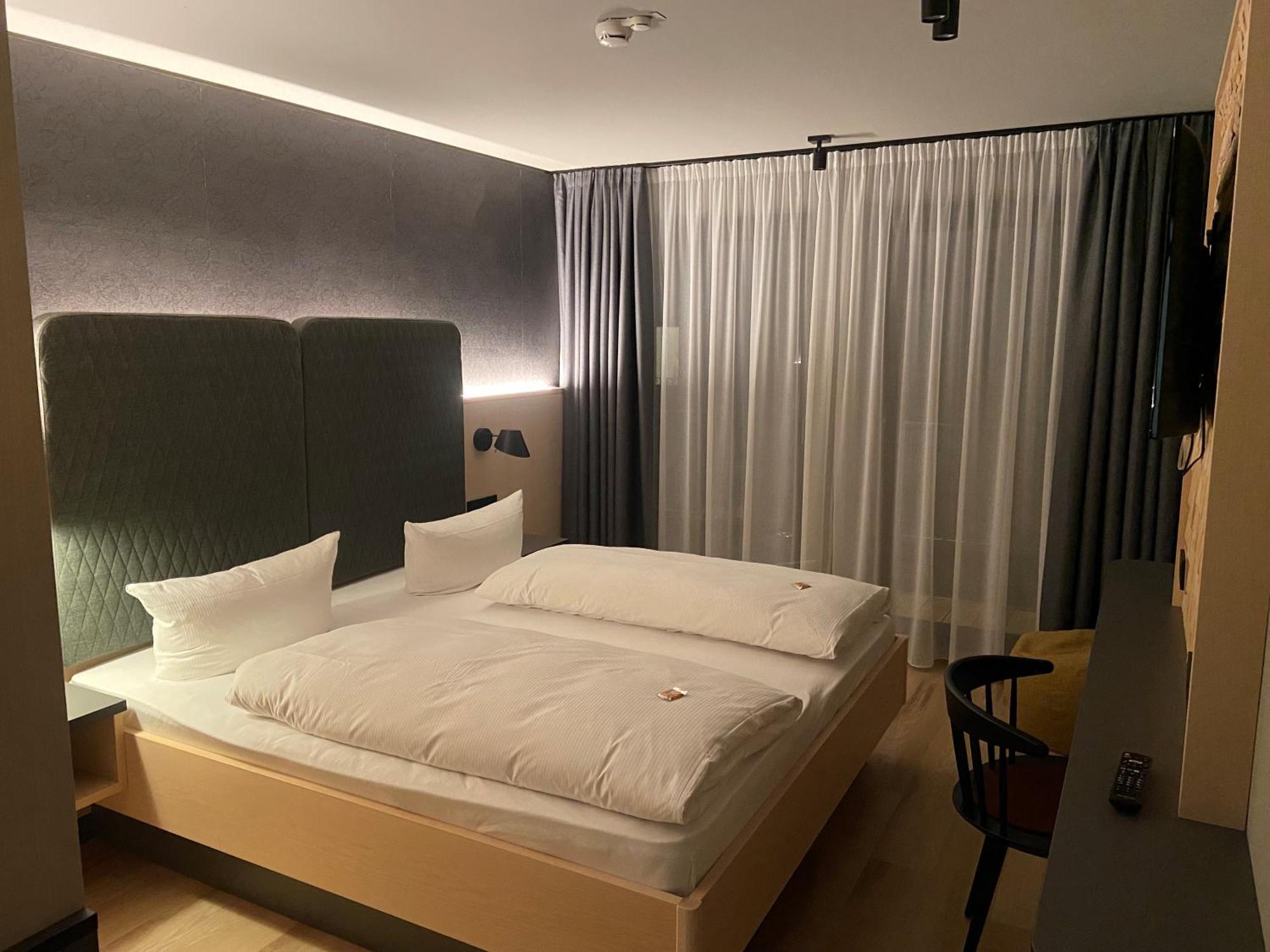 Hotel Zum Goldenen Hirsch 손토펜 외부 사진