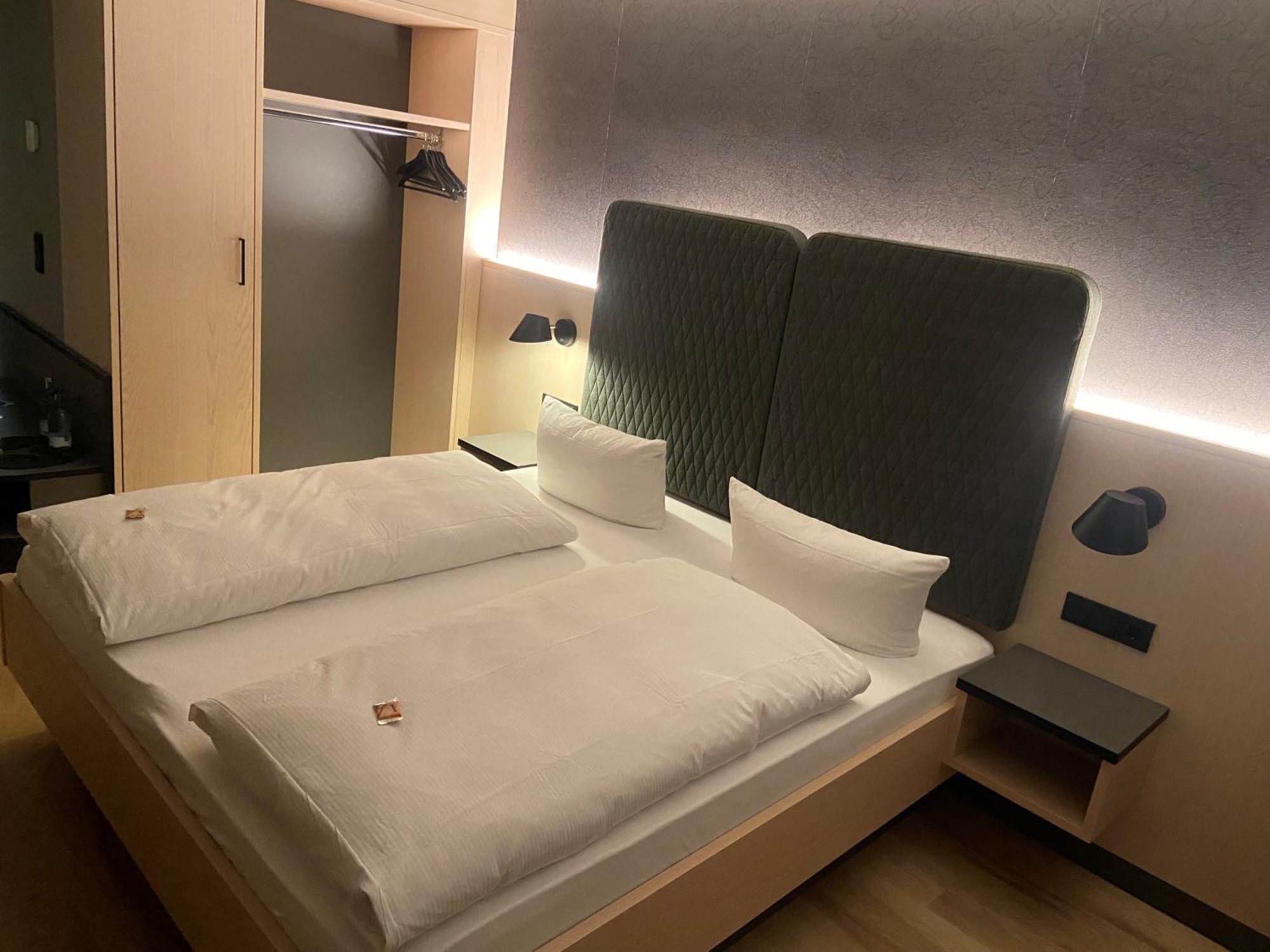 Hotel Zum Goldenen Hirsch 손토펜 외부 사진