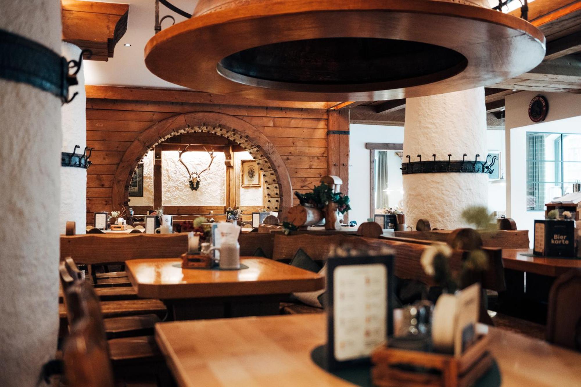 Hotel Zum Goldenen Hirsch 손토펜 외부 사진