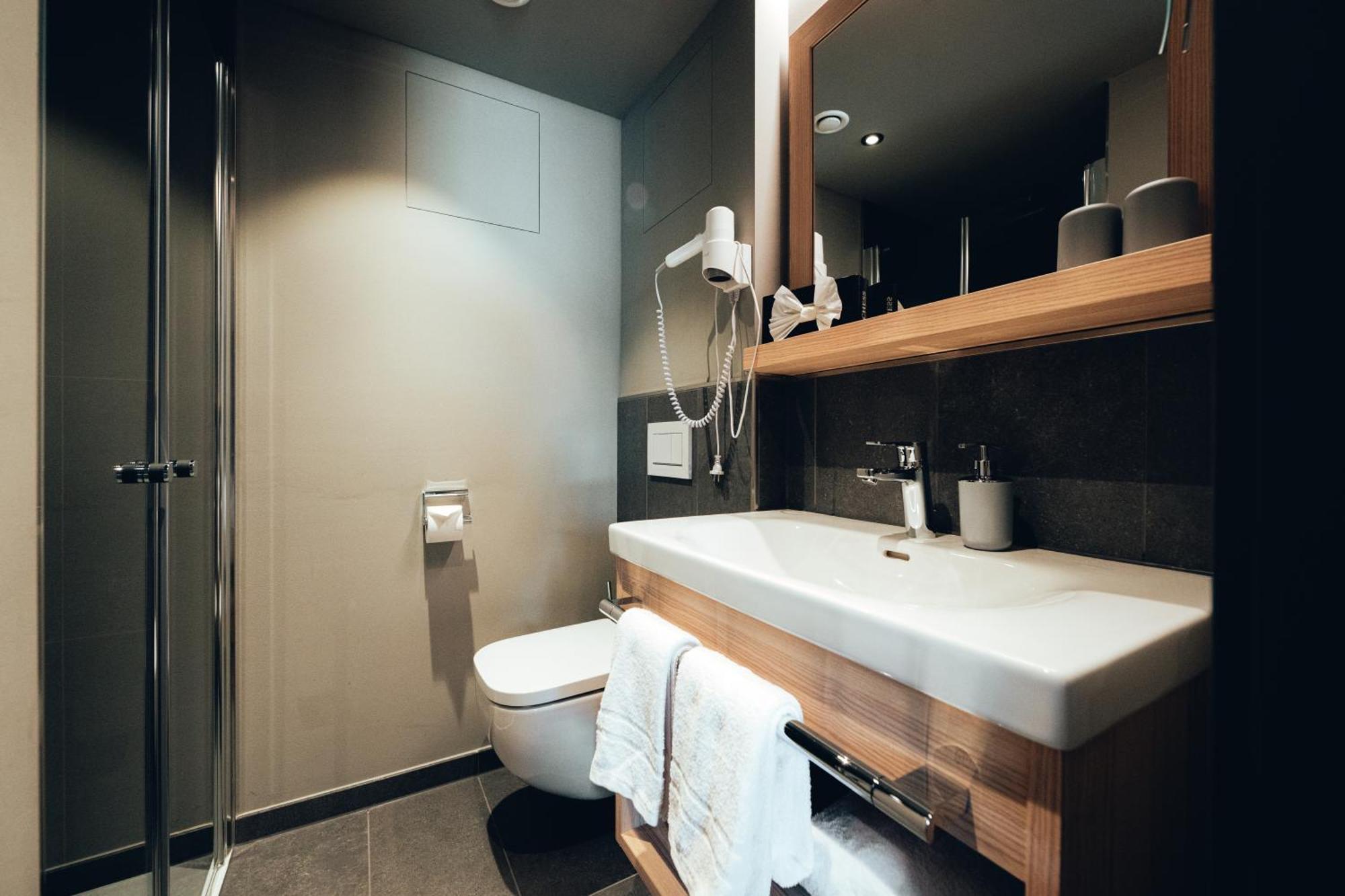 Hotel Zum Goldenen Hirsch 손토펜 외부 사진