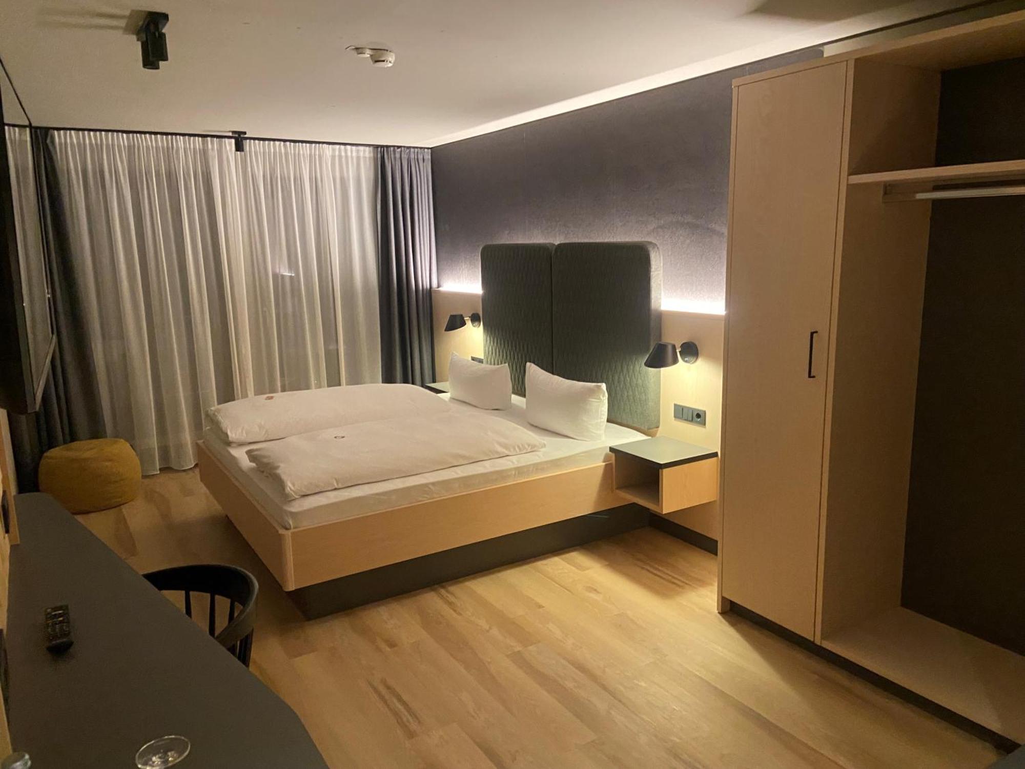 Hotel Zum Goldenen Hirsch 손토펜 외부 사진
