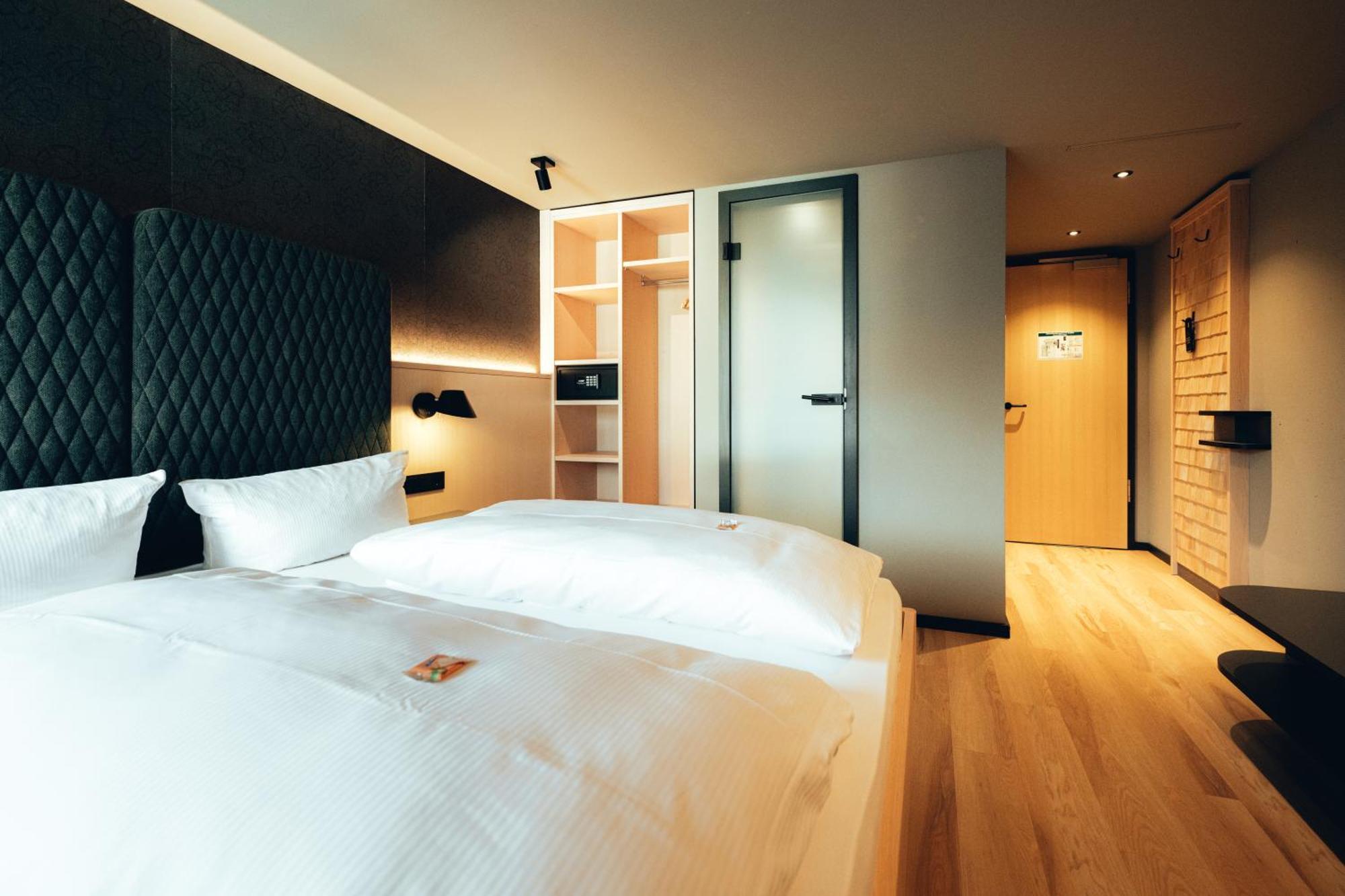 Hotel Zum Goldenen Hirsch 손토펜 외부 사진